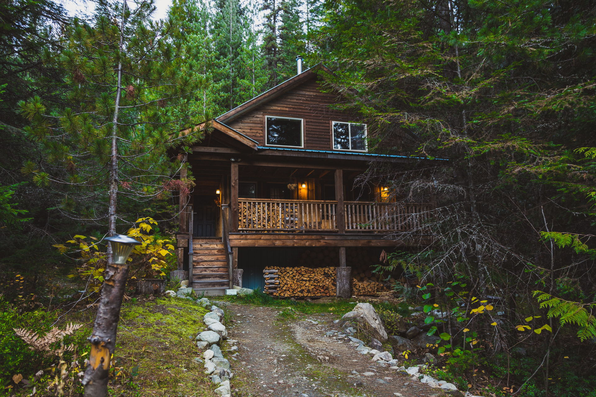 A Peaceful Cabin In The Canadian Woods At Logden Lodge - Roadesque