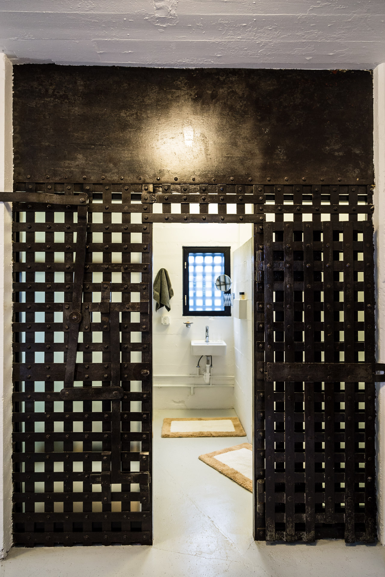 cellBlock (bathroom vertical 4)