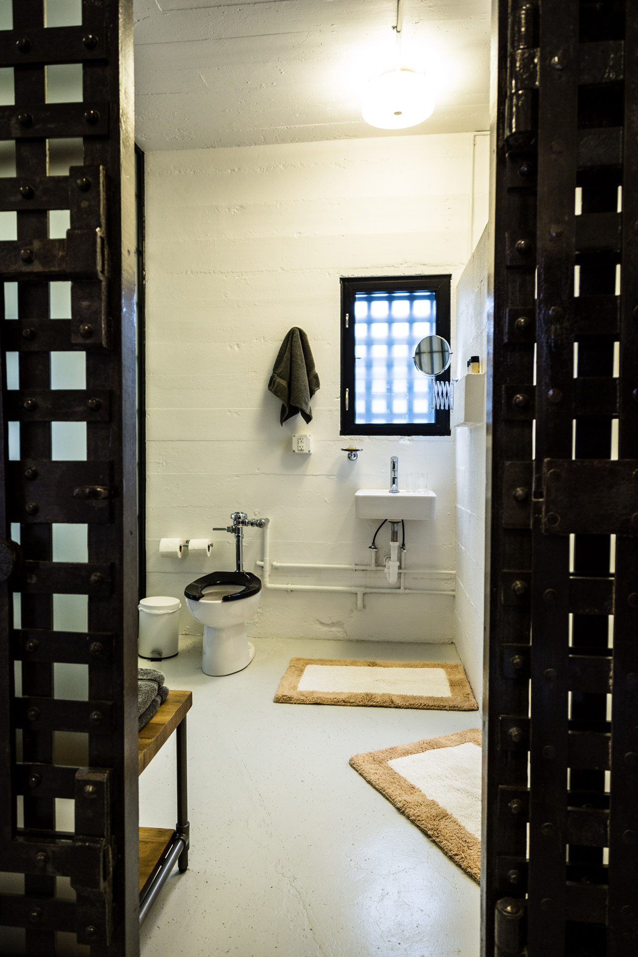 cellBlock (bathroom vertical 6)