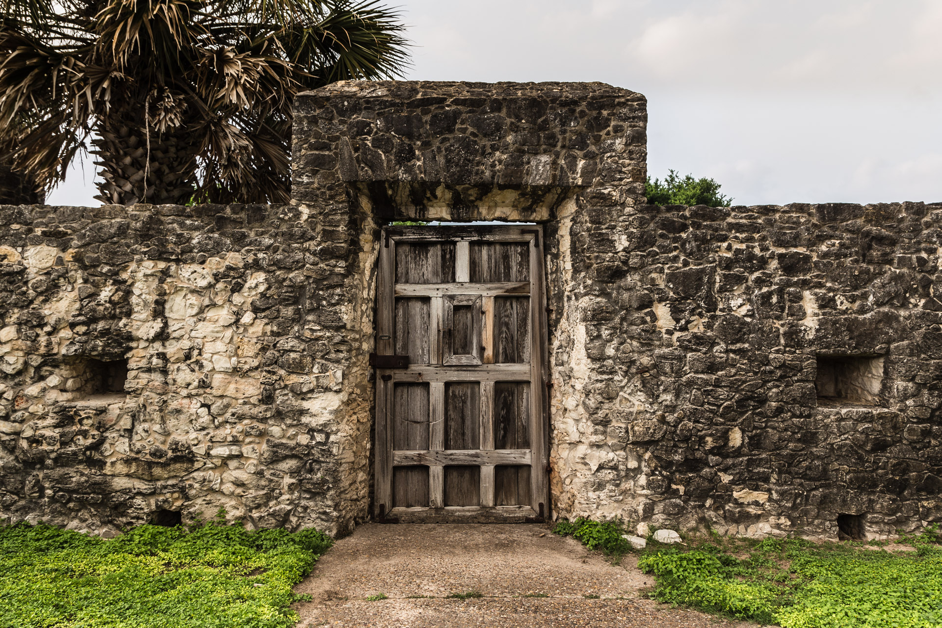 The Grounds (door)